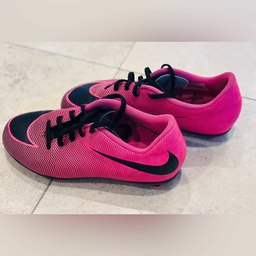 Nike Soccer Cleats, Size 5.5